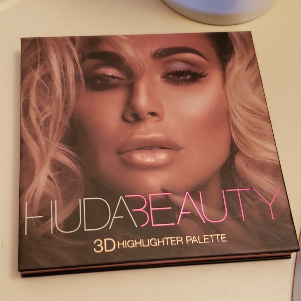 Huda Beauty Highlighter